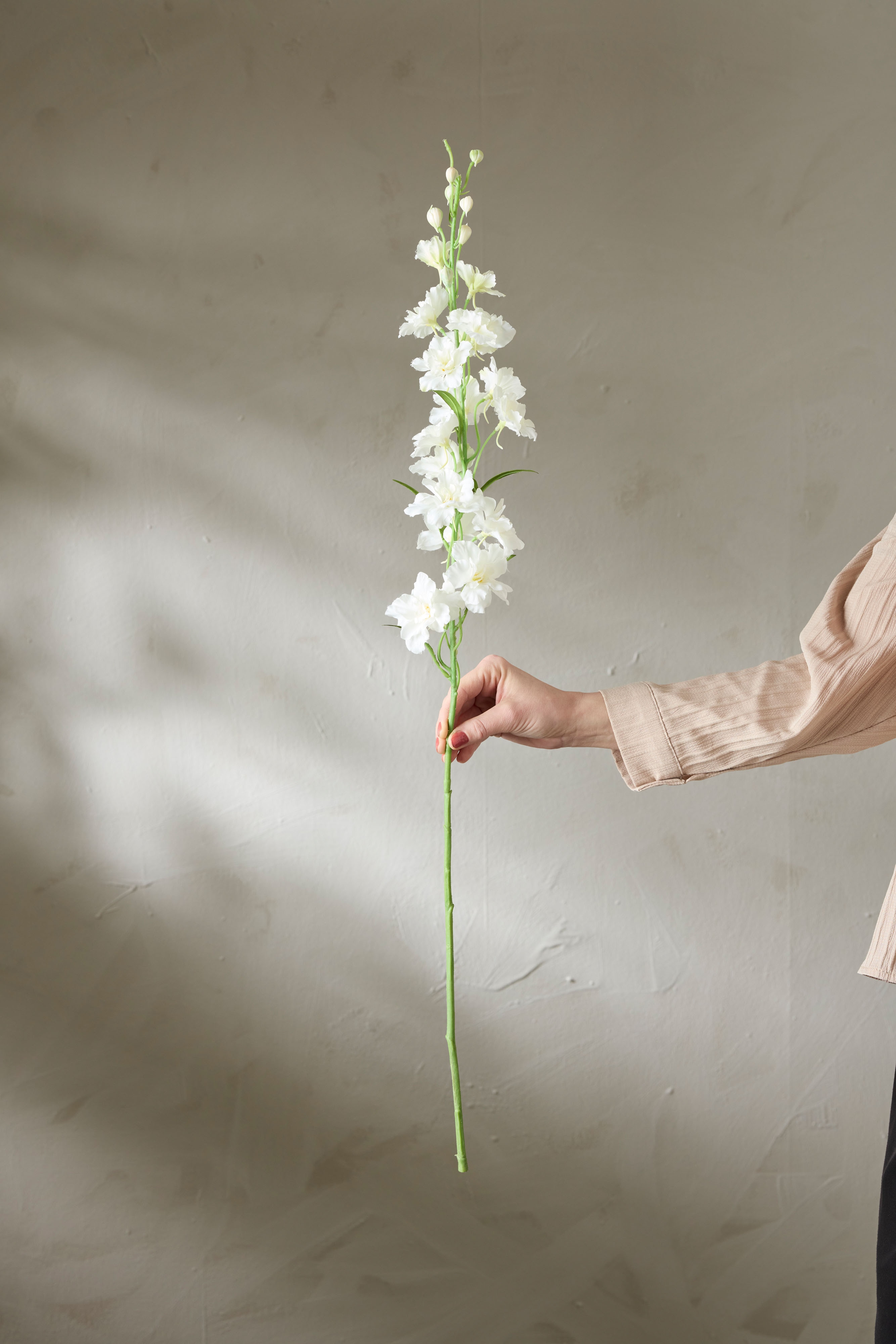 Kunstig hvit Delphinium 90 cm