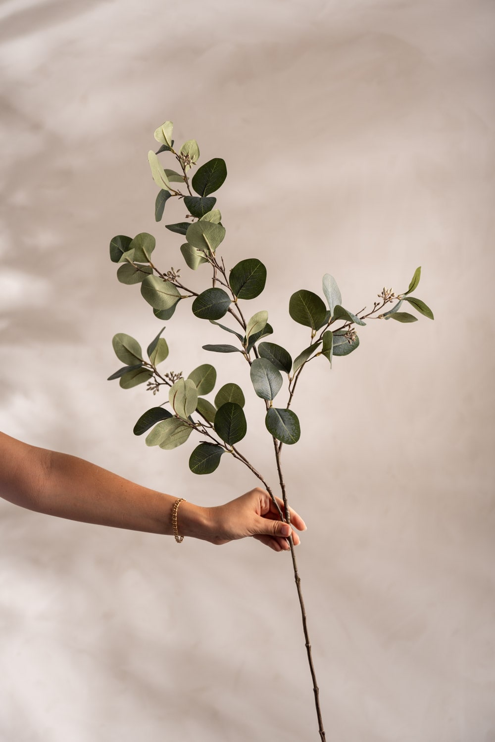 Kunstig grønn Eukalyptus med bær 100 cm