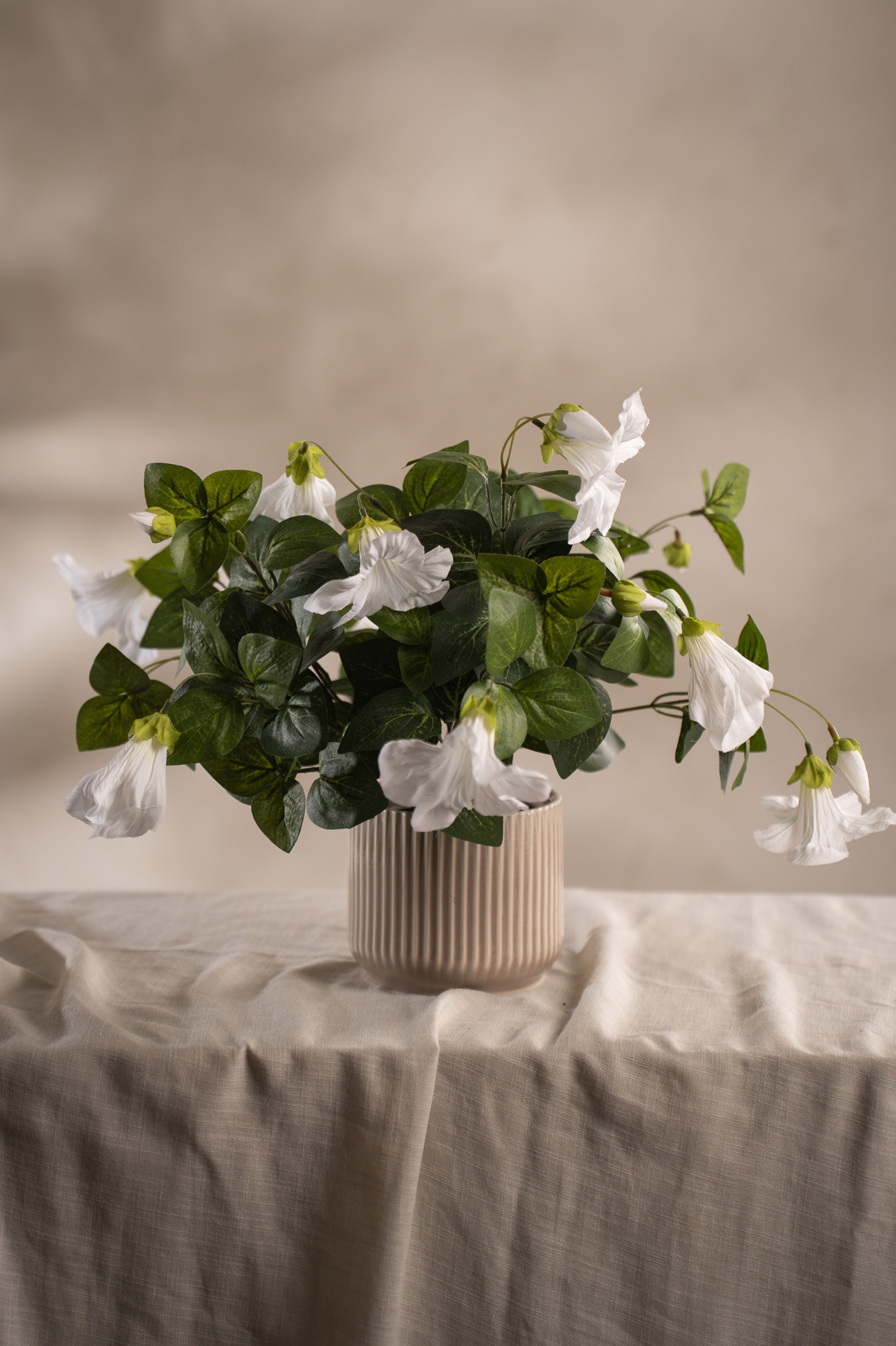 Kunstig hvit Petunia 30 cm