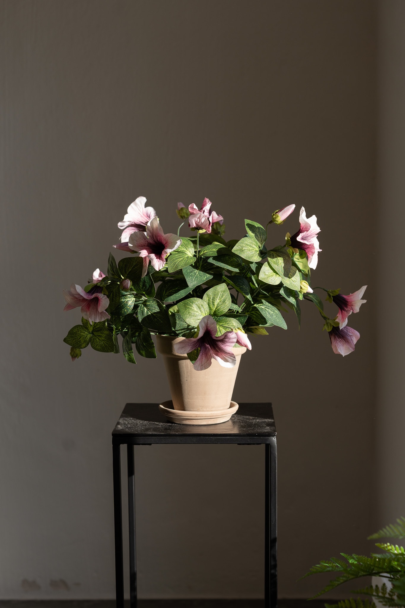 Kunstig lilla Petunia 30 cm