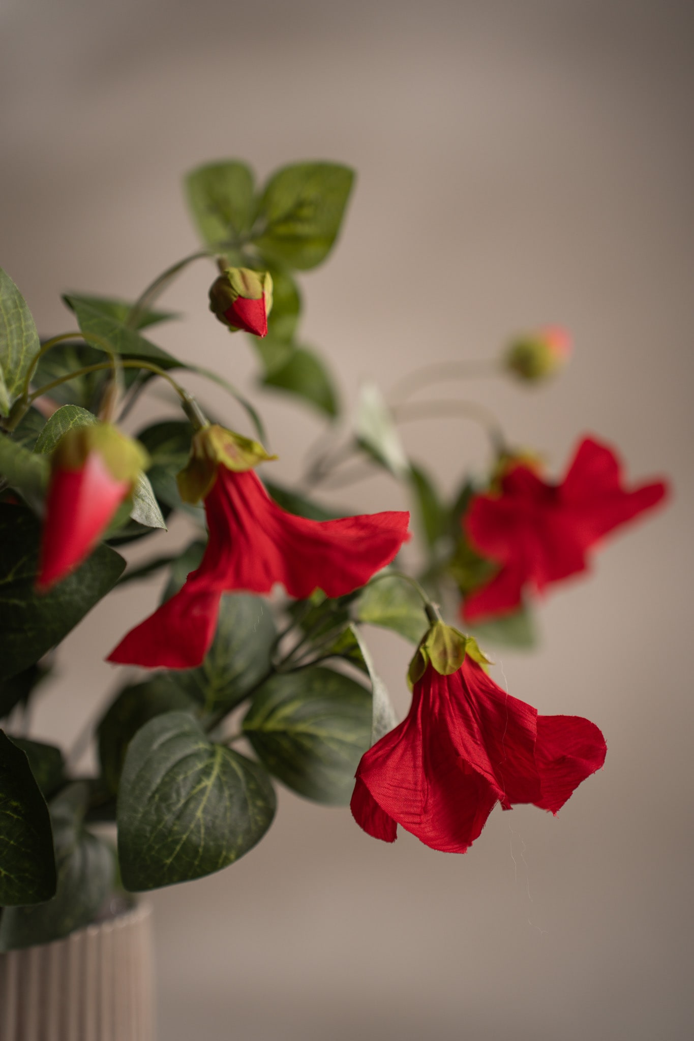 Kunstig rød Petunia 30 cm