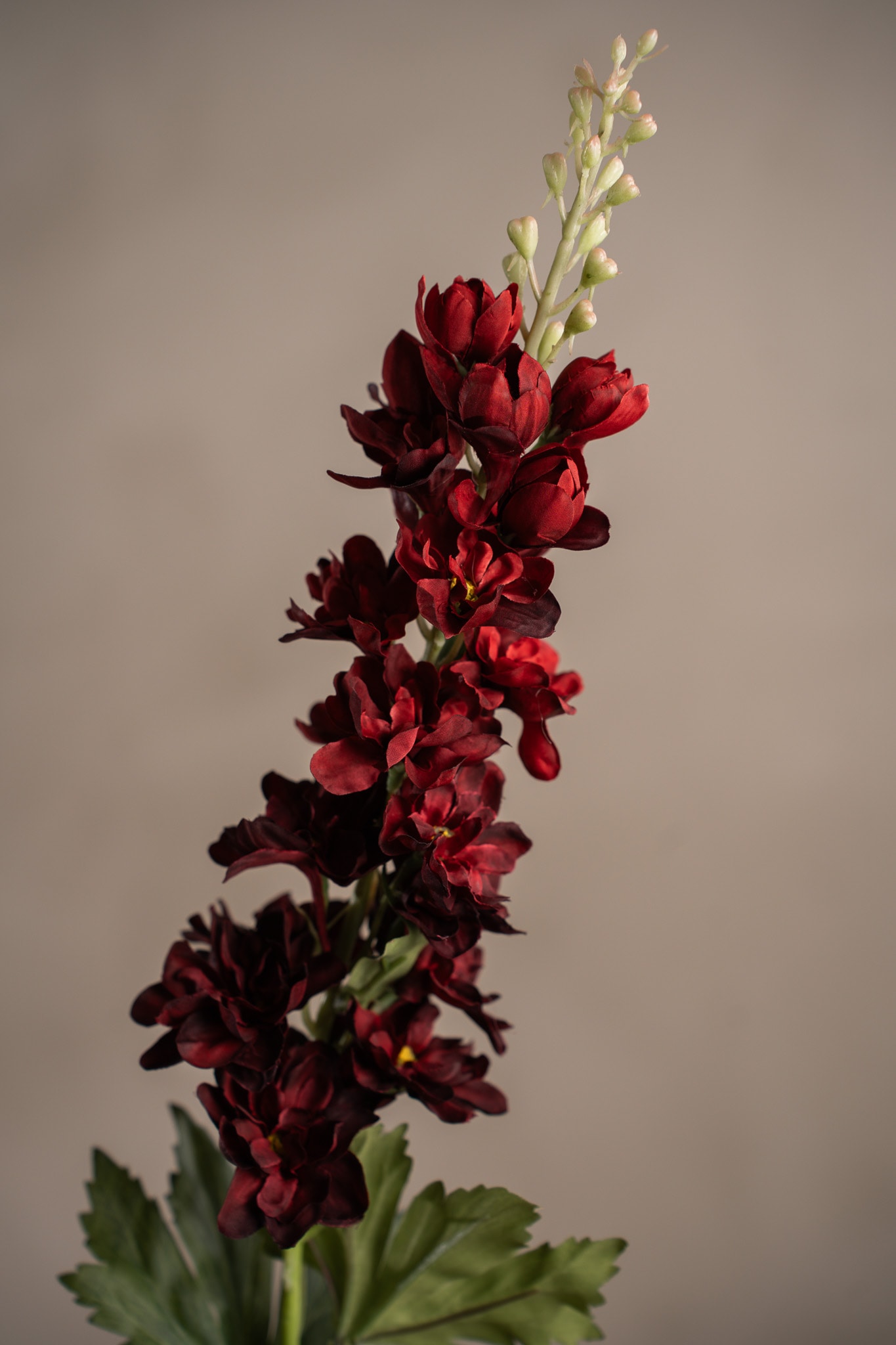 Kunstig burgunder Delphinium 75 cm
