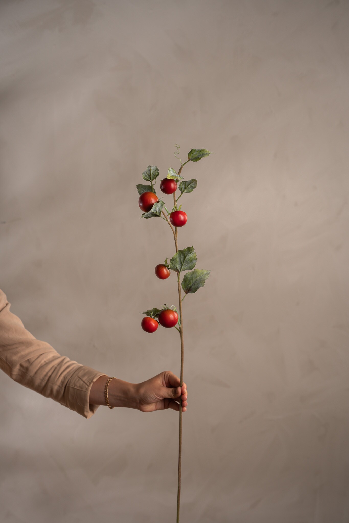 Kunstig rød Tomatkvist 75 cm