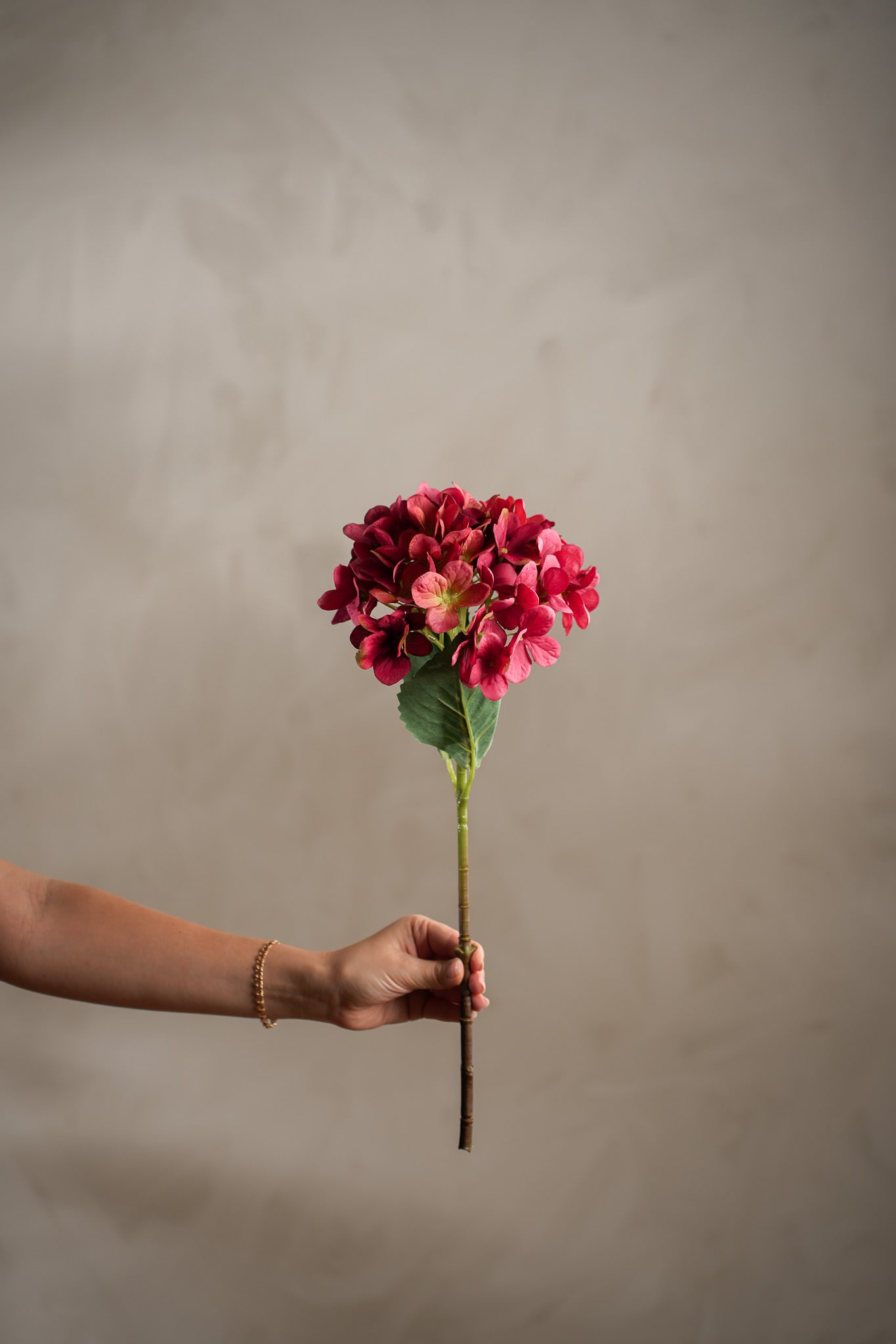 Kunstig rød Hortensia 48 cm