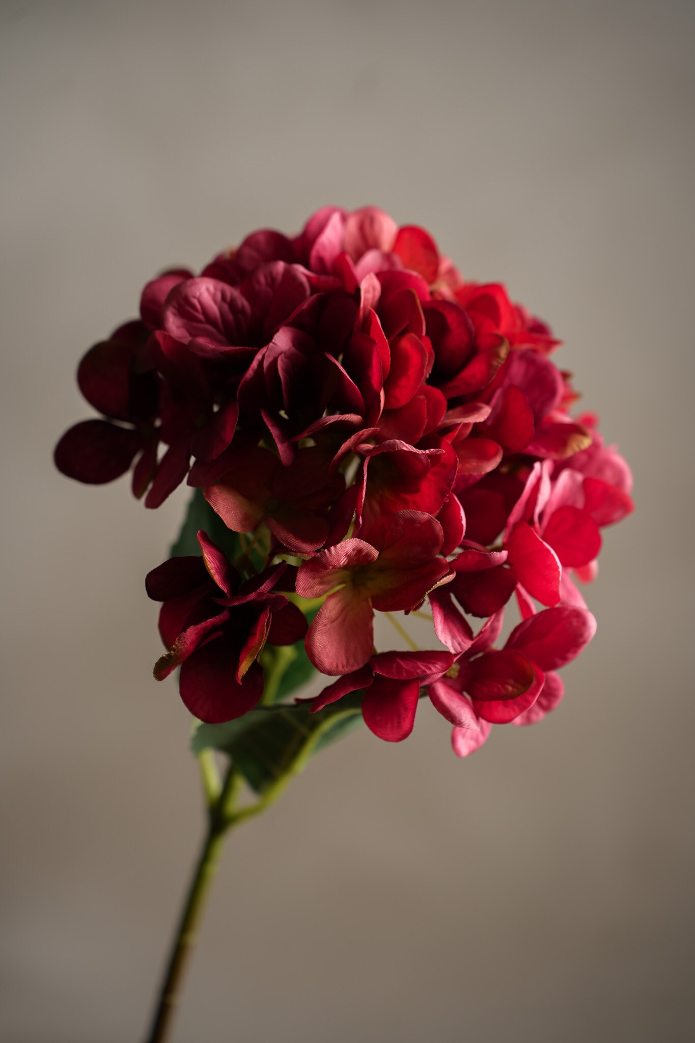 Kunstig rød Hortensia 48 cm