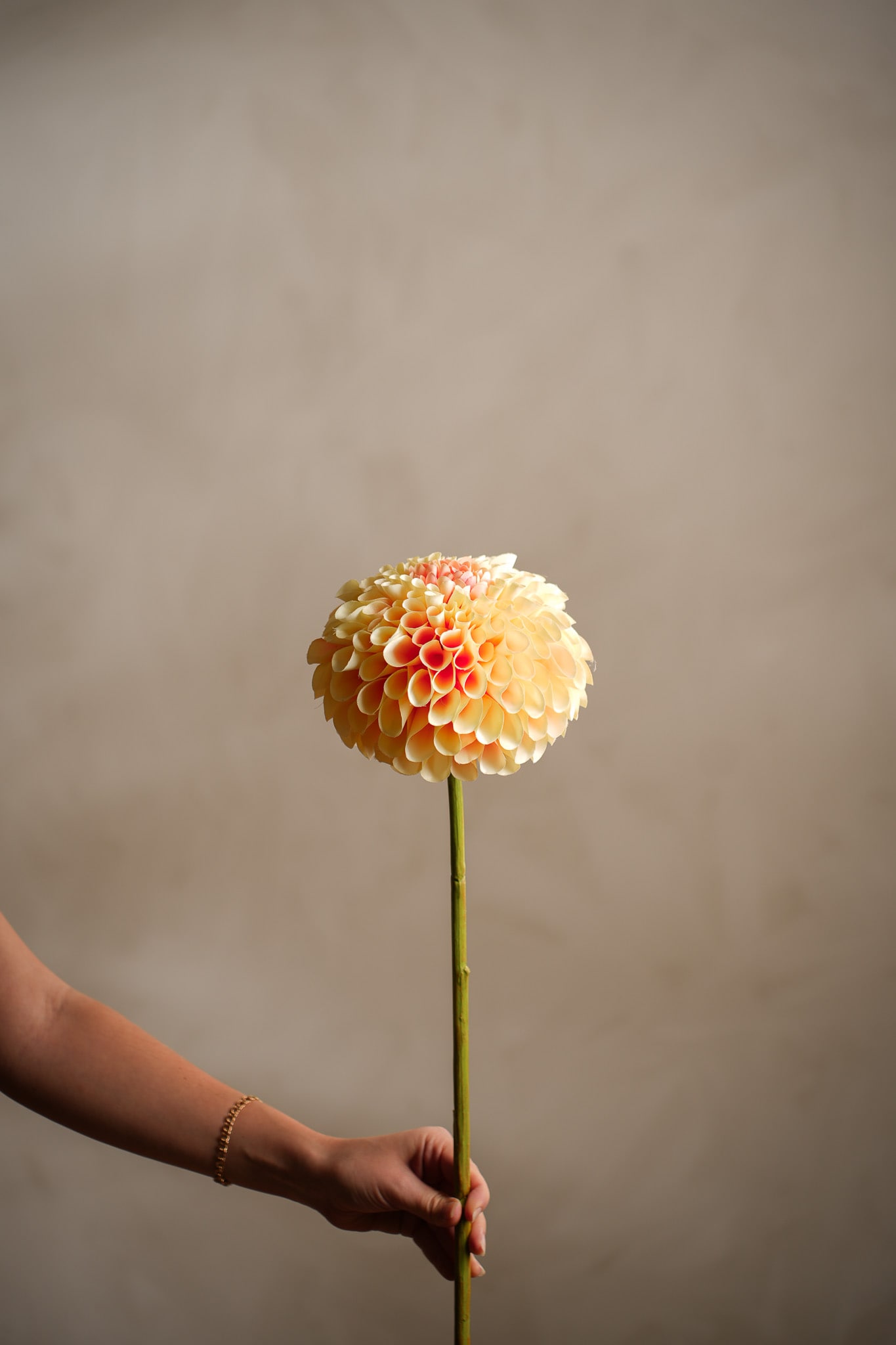 Kunstig gul Dahlia 75 cm