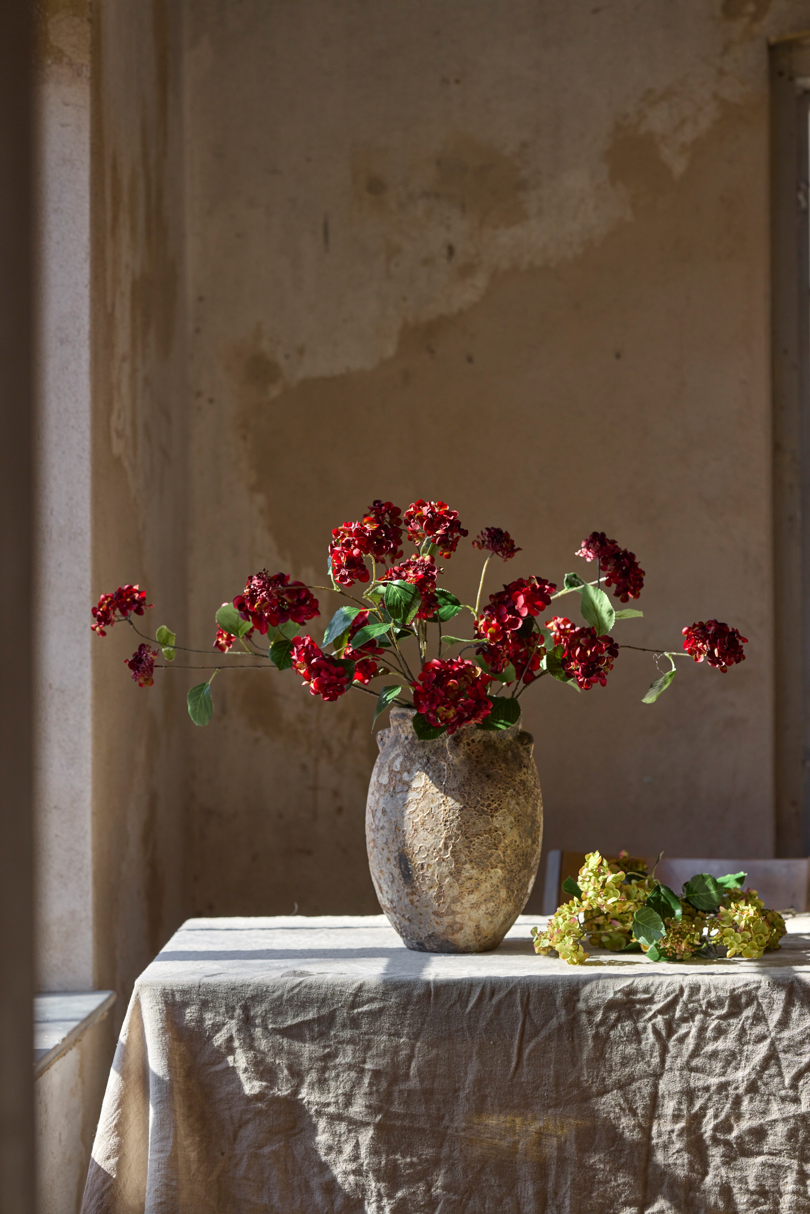 Kunstig rød Hortensia 80 cm