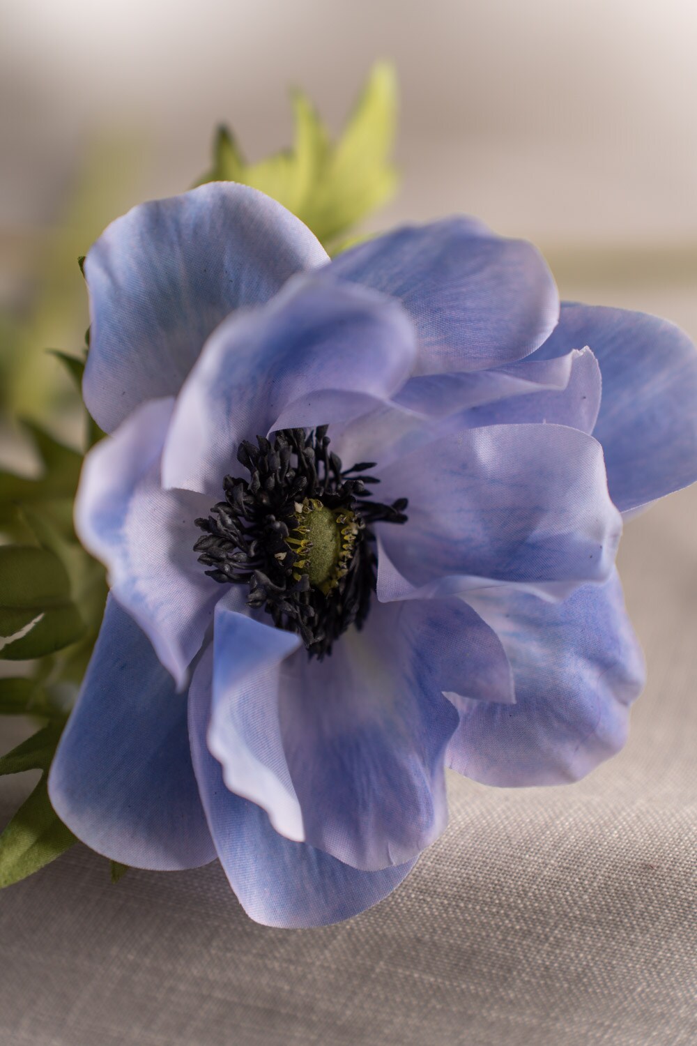 Kunstig blå Anemone 43 cm